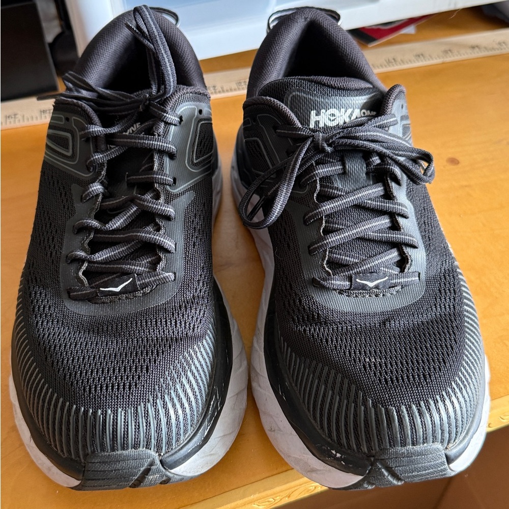 Hoka Bondi 7 Black Athletic Shoes women’s 8.5D